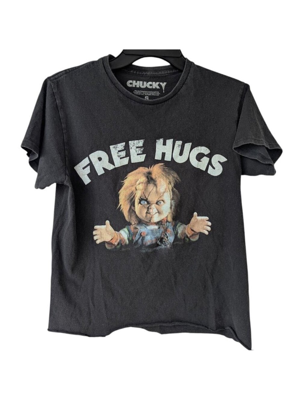Chucky Cropped Free Hugs Graphic T-Shirt Unisex Horror Small Black Fade 17.5x21